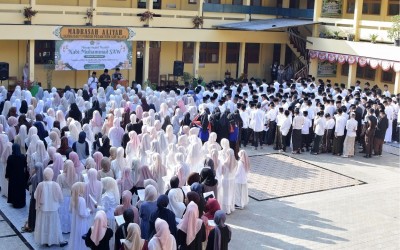 GURU DAN PESERTA DIDIK MA SERBA BAKTI SURYALAYA PERINGATI MAULID NABI MUHAMMAD SAW