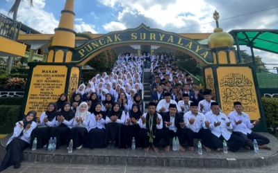 AWALI TAHUN AJARAN BARU, GURU, KARYAWAN & SELURUH SISWA MAS SERBA BAKTI SURYALAYA IKUTI UPACARA DAN ZIARAH KE MAQBAROH ABAH SEPUH DAN ABAH ANOM